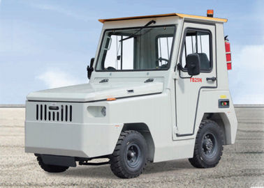 Tracteur diesel de remorquage de quatre Seat efficacité de fonctionnement élevée de tracteur de remorquage d'aéroport de 32 tonnes