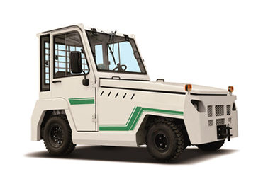 Tracteur diesel de remorquage de quatre Seat efficacité de fonctionnement élevée de tracteur de remorquage d'aéroport de 32 tonnes