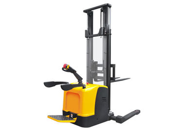 qualité  Rider Straddle Electric Pallet Stacker 2.5 - 5.6 Meters Lifting Height Multi Function usine